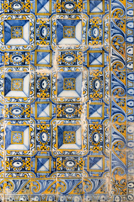 Azulejo padrão ponta de diamante, azul, branco e amarelo