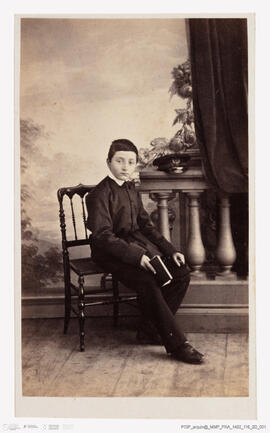 Álbum fotográfico - Álbum de fotografias com retratos de familiares da rainha D. Maria Pia