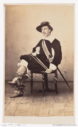 Álbum com fotografias do Baile de Máscaras de Carnaval de Fevereiro de 1865 no Paço Real da Ajuda