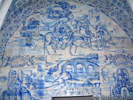 Parede revestida a azulejo (interior)