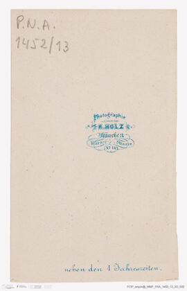 Álbum fotográfico - Álbum de fotografias com retratos de familiares da rainha D. Maria Pia