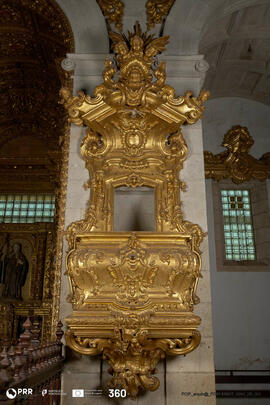 Púlpito do lado da Epístola