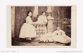 Álbum com retratos de membros das famílias reais europeias