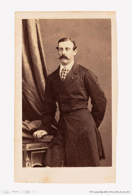 Álbum com retratos de membros das famílias reais europeias