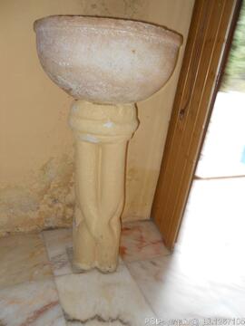 Pia de água benta