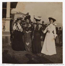 Álbum fotográfico - Fotografias de J. Benoliel oferecido a D. Afonso