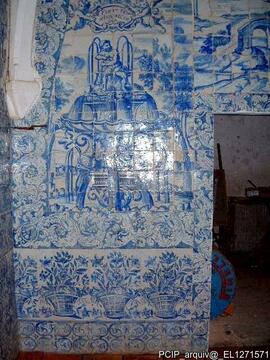 Parede revestida a azulejo (interior)