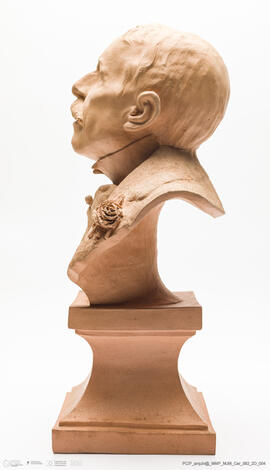 Busto de Eça de Queirós