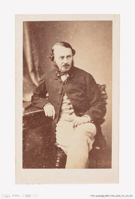 Álbum com retratos de membros das famílias reais europeias