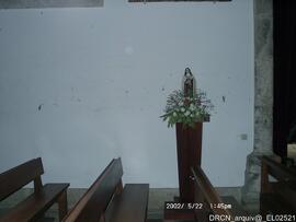 Registo em painel dos problemas de humidade no interior da igreja