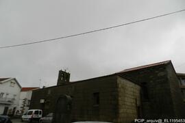 Fotografia exterior (pedra gravada com a medida de comprimento (covado)