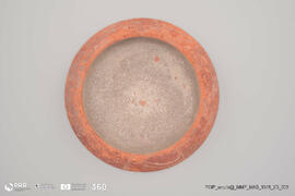 Prato de argila vermelha