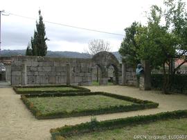 Capela de São Torcato, Monumento Nacional, Capela de Santa Catarina - altar