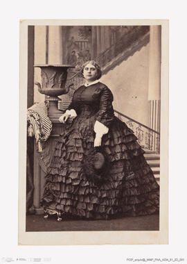 Álbum com retratos de membros das famílias reais europeias