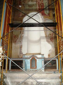 Intervenção de conservação e restauro: altar antes da desmontagem