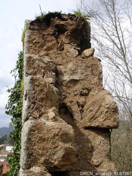 Derrocada de muro da cerca