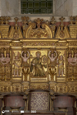 Espaldar representa S. Bento