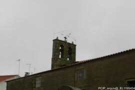 Fotografia exterior (pedra gravada com a medida de comprimento (covado)
