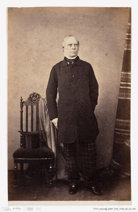 Álbum fotográfico - Álbum de fotografias com retratos de familiares da rainha D. Maria Pia