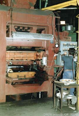 Interior da fábrica – Linha de moldação