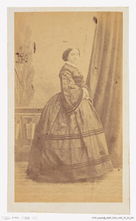 Álbum fotográfico - Álbum de fotografias com retratos de familiares da rainha D. Maria Pia