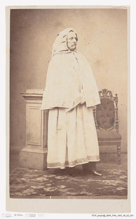 Álbum com fotografias do Baile de Máscaras de Carnaval de Fevereiro de 1865 no Paço Real da Ajuda