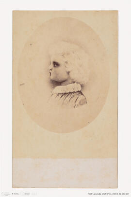 Álbum com retratos de membros das famílias reais