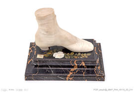 Pé da Rainha D. Maria Pia calçado com bota