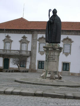 Estátua na entrada do Museu