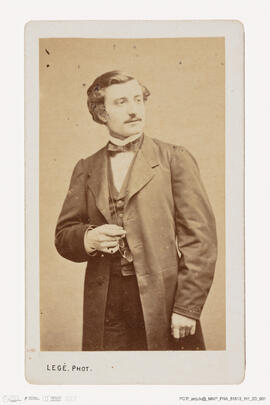 Álbum com retratos de membros das famílias reais