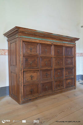 Arcaz em frente à capela do Abade