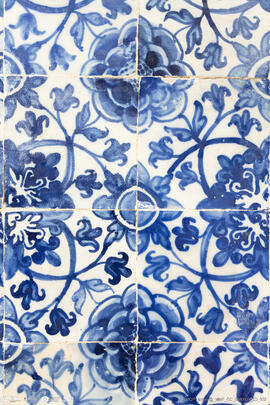 Azulejo padrão camélia, azul e branco