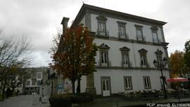 Vista da fachada lateral e parte da fachada principal