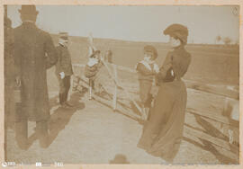 Álbum fotográfico - Passeios no Campo; saltos a cavalo; etc