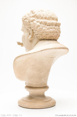 Busto Rafael Bordalo Pinheiro