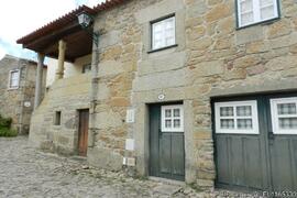 Casa em pedra com alpendre