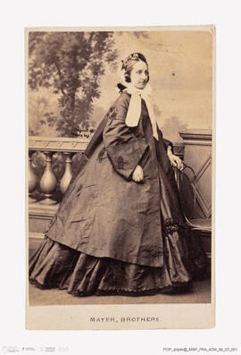 Álbum com retratos de membros das famílias reais europeias