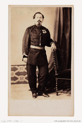 Álbum com retratos de membros das famílias reais