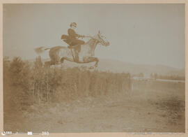 Álbum fotográfico - Passeios no Campo; saltos a cavalo; etc