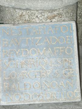 Interior - Pia Baptismal - Placa Alusiva ao Baptismo de D. Afonso Henriques