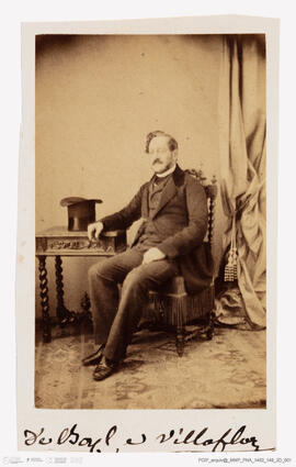 Álbum fotográfico - Álbum de fotografias com retratos de familiares da rainha D. Maria Pia