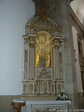 Fotografia do interior do templo