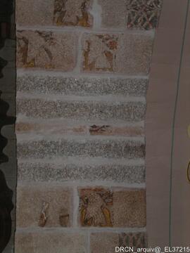 Pedras românicas policromadas