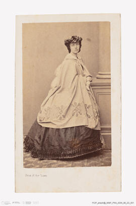 Álbum com retratos de membros das famílias reais europeias