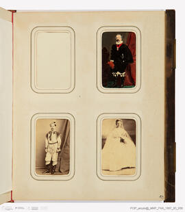 Álbum com fotografias do Baile de Máscaras de Carnaval de Fevereiro de 1865 no Paço Real da Ajuda