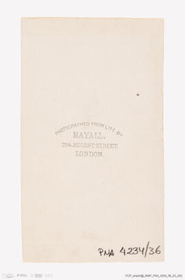 Álbum com retratos de membros das famílias reais europeias