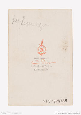 Álbum com retratos de membros das famílias reais europeias