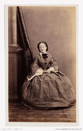 Álbum fotográfico - Álbum de fotografias com retratos de familiares da rainha D. Maria Pia