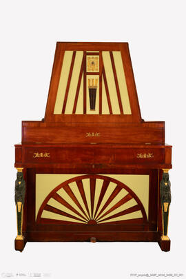 Piano em forma de Pirâmide