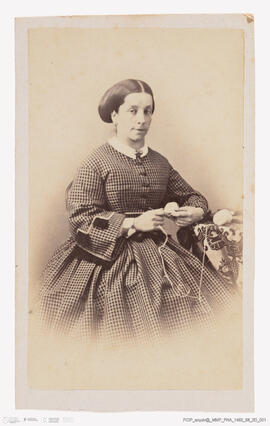 Álbum fotográfico - Álbum de fotografias com retratos de familiares da rainha D. Maria Pia